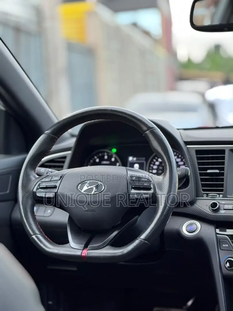 Hyundai Elantra 2018 White