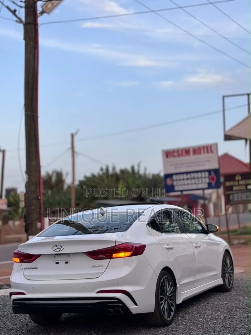 Hyundai Elantra 2018 White