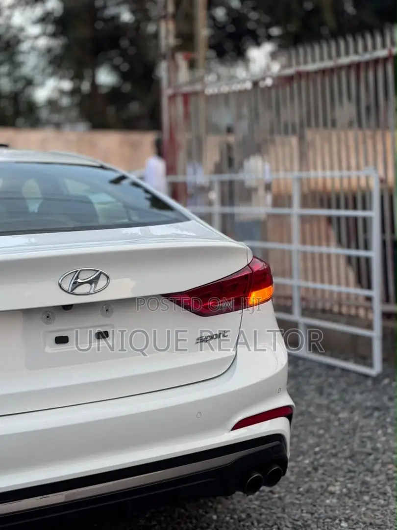 Hyundai Elantra 2018 White