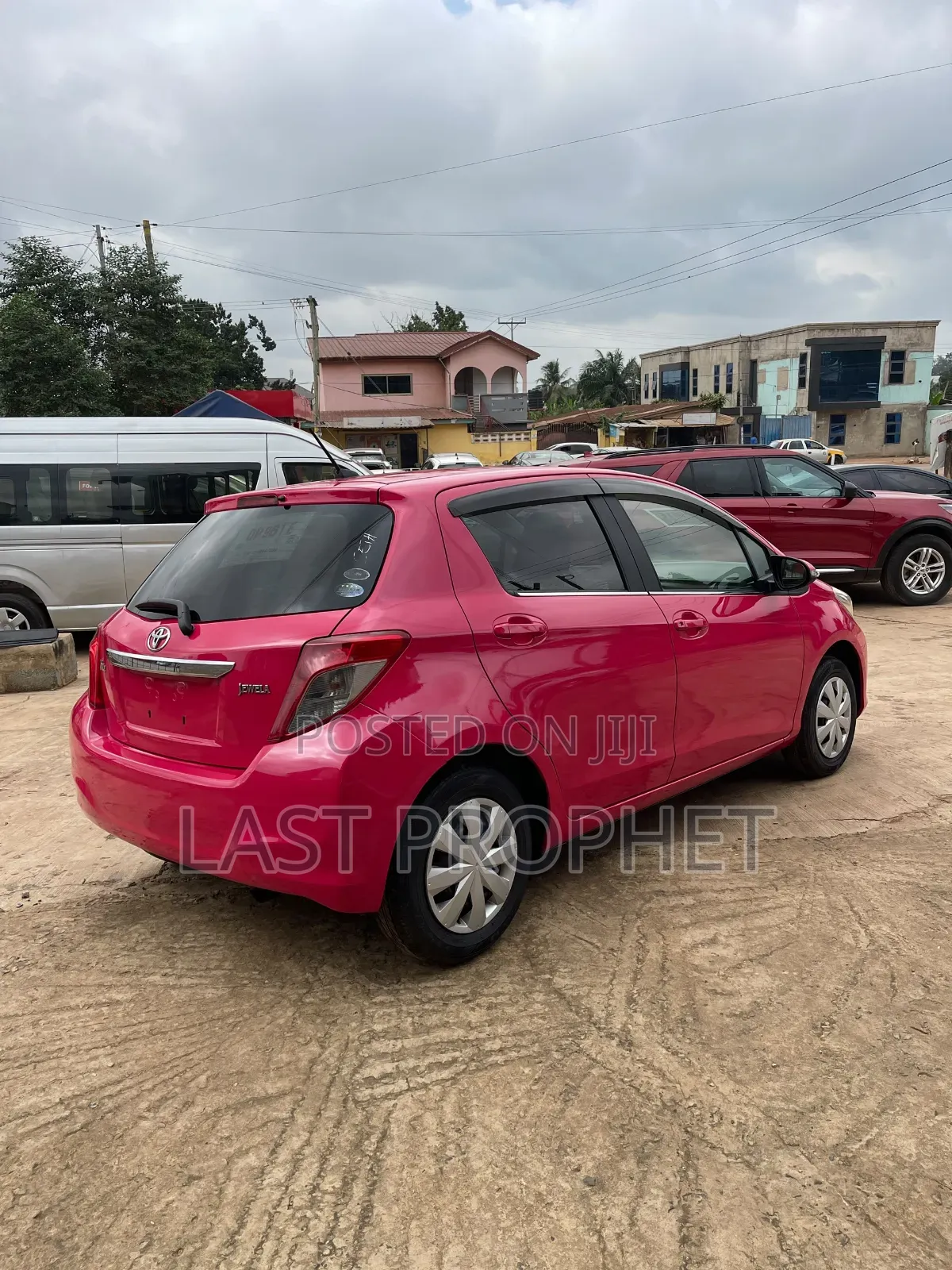 Toyota Vitz 1.3 FWD 5dr 2012 Pink