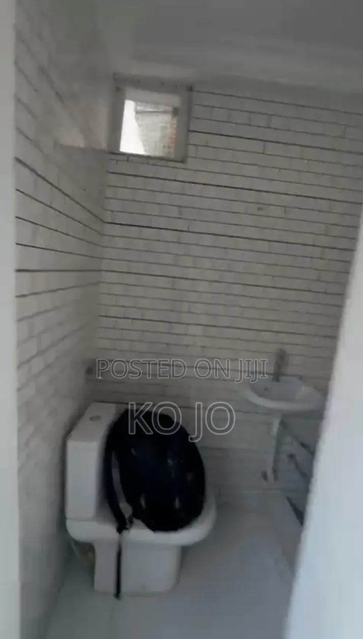 1bdrm House in Lake Side Estate for rent