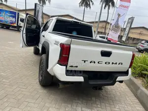 Toyota Tacoma TRD Off-Road Double Cab 4WD 5.0 ft. SB (Automatic) 2025