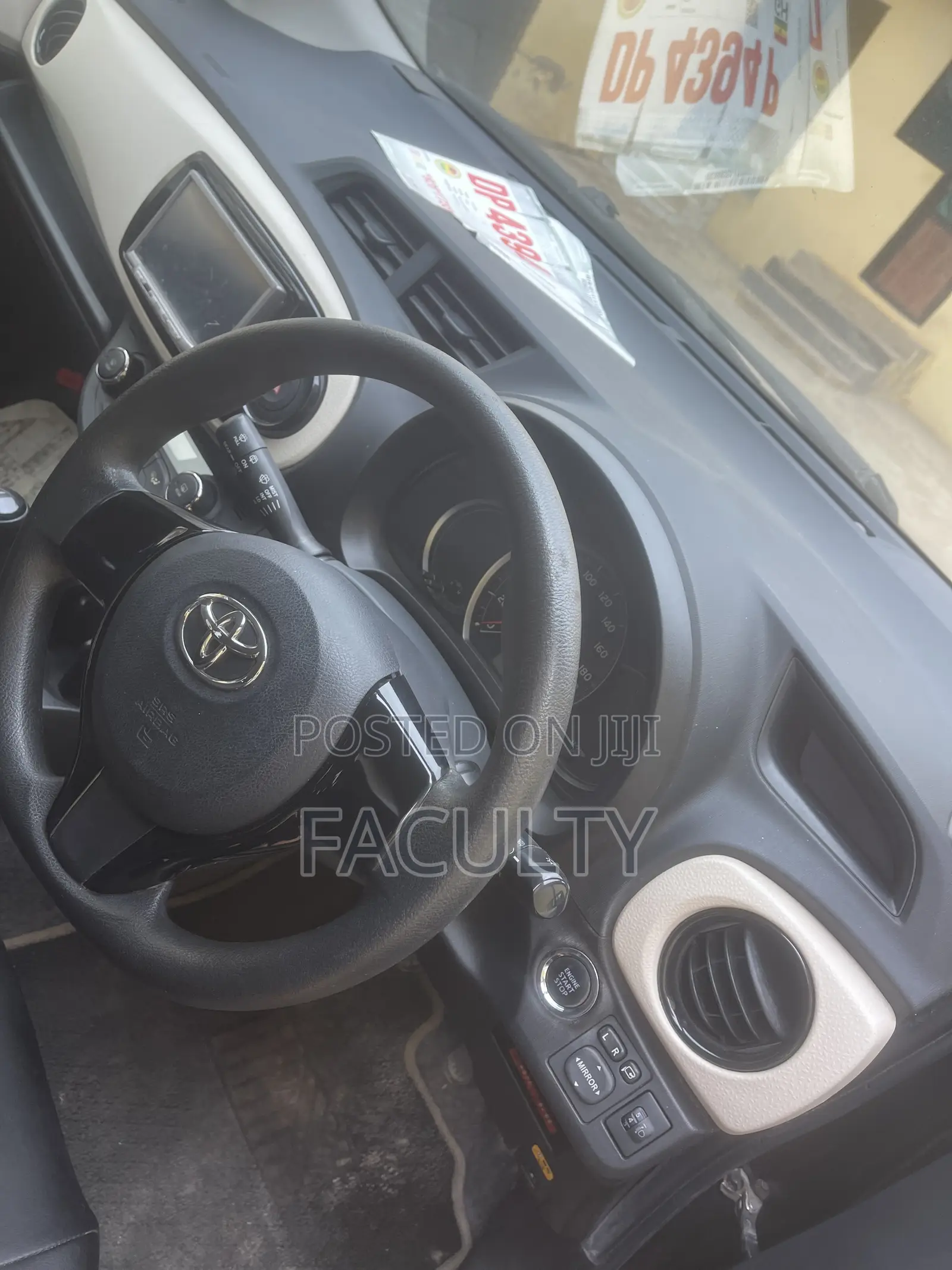 Toyota Vitz 1.3 AWD 5dr 2014 Burgundy