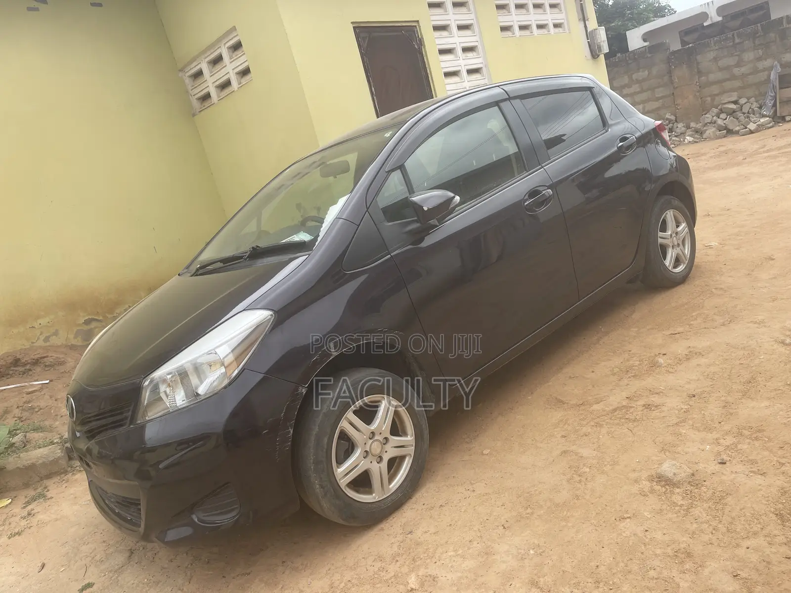 Toyota Vitz 1.3 AWD 5dr 2014 Burgundy