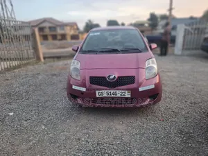 Toyota Vitz 1.0 FWD 5dr 2009 Ivory