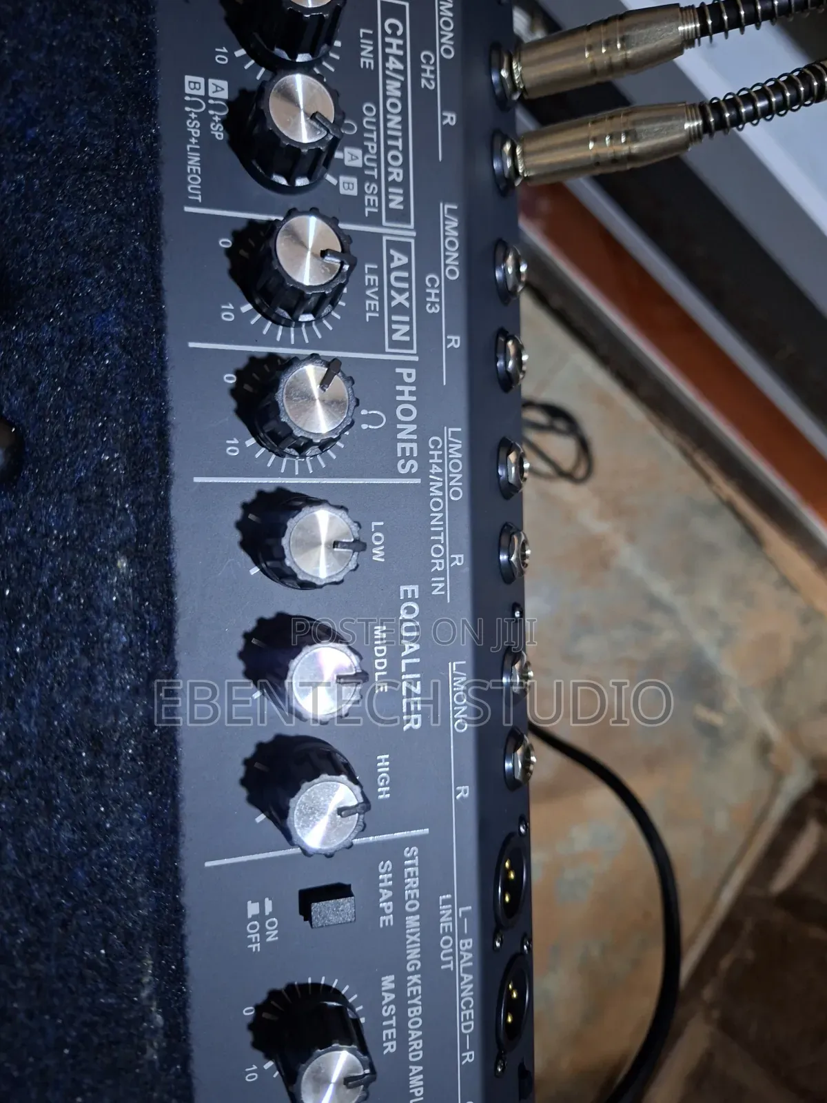 Roland KC-600 Keyboard Combo for Rent