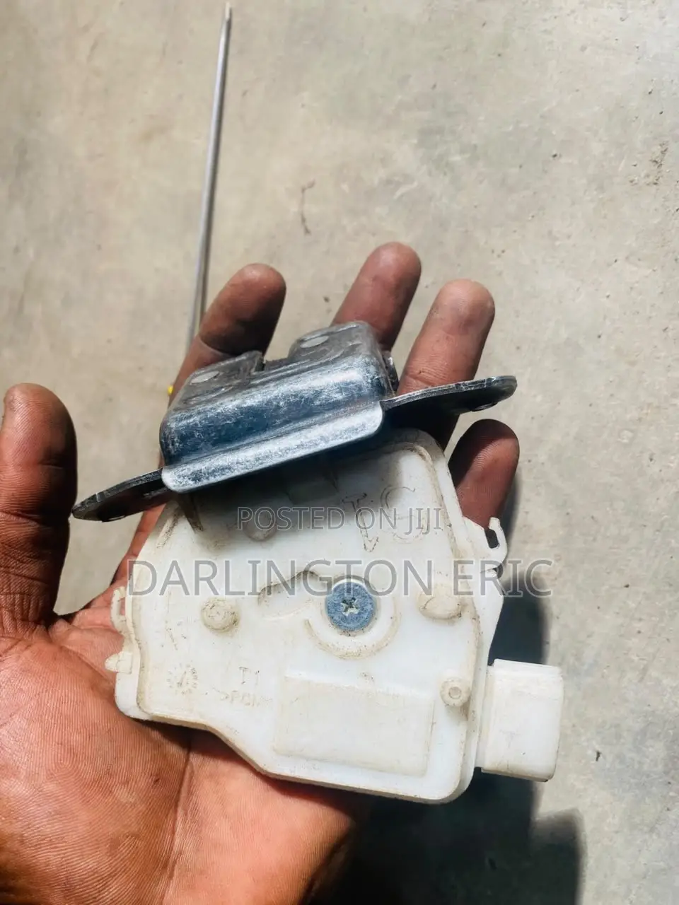 TOYOTA YARIS HYBRID 2018 Boot Locker