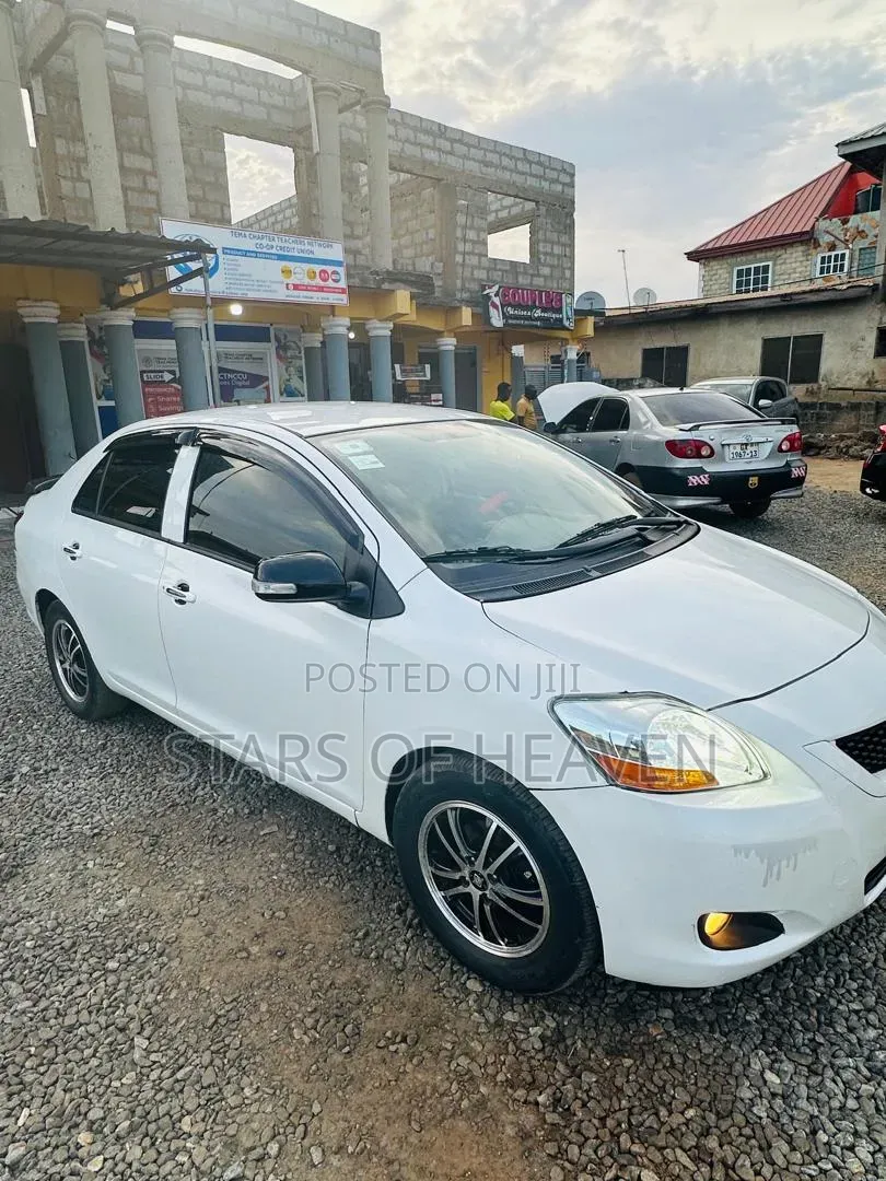 Toyota Yaris 2013 White