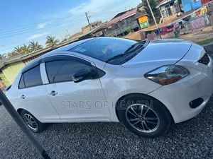Toyota Yaris 2013 White