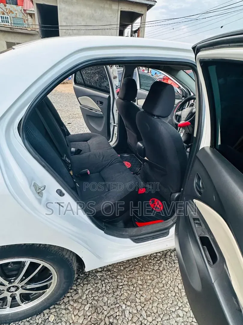 Toyota Yaris 2013 White