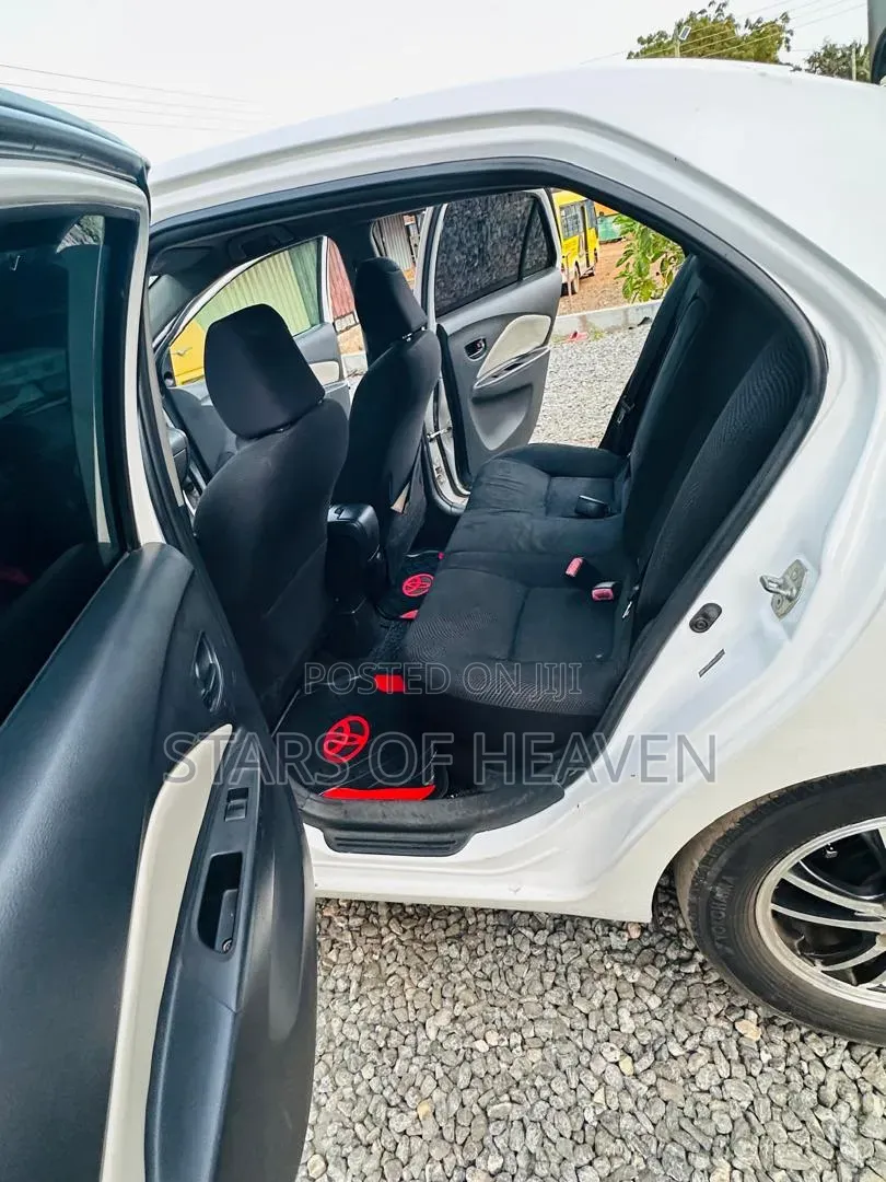 Toyota Yaris 2013 White