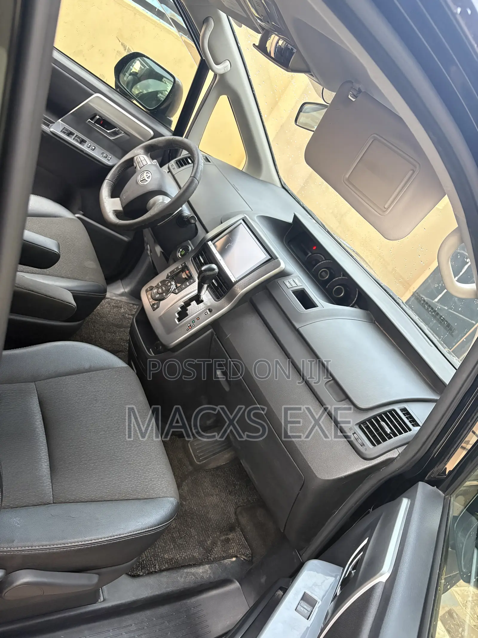 Toyota Voxy V 2WD 8-Seater 2013 Black