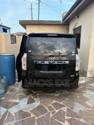 Toyota Voxy V 2WD 8-Seater 2013 Black