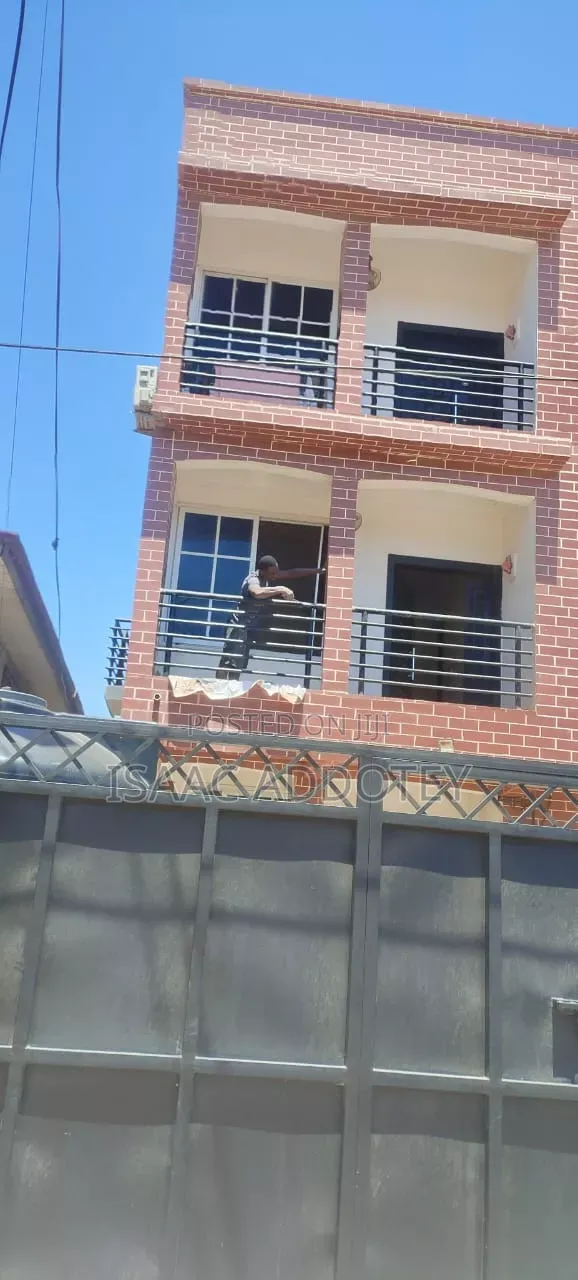 3bdrm Apartment in Lashibi Transforma, Baatsona Total for rent