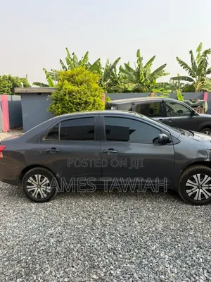 Toyota Yaris 2010 Gray
