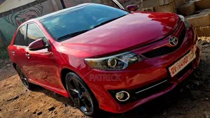 Toyota Camry SE 4dr Sedan (2.5L 4cyl 6A) 2014 Red