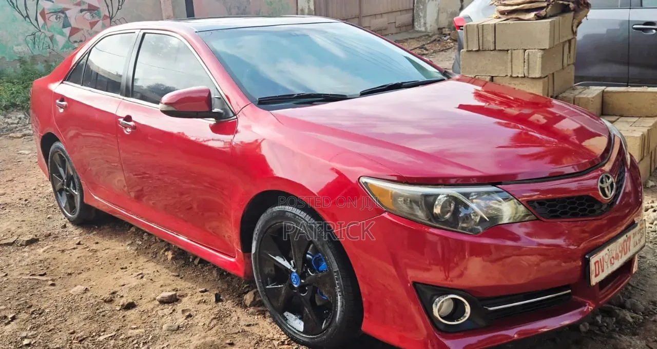 Toyota Camry SE 4dr Sedan (2.5L 4cyl 6A) 2014 Red