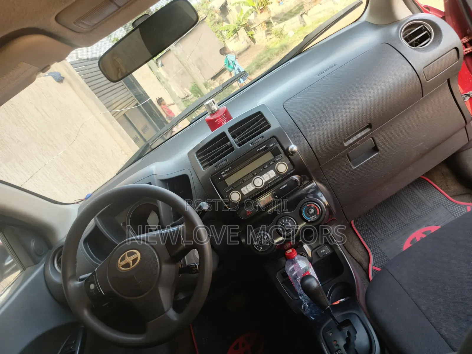 Scion xD Base 2013 Brown