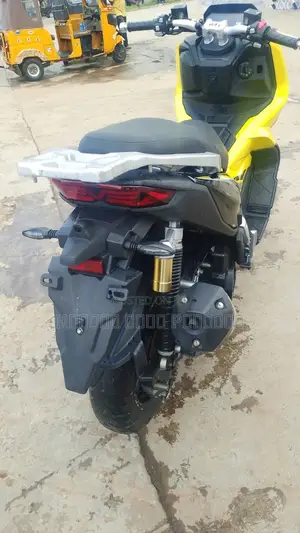 Honda 2025 Yellow