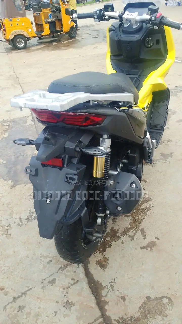 Honda 2025 Yellow