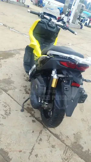 Honda 2025 Yellow