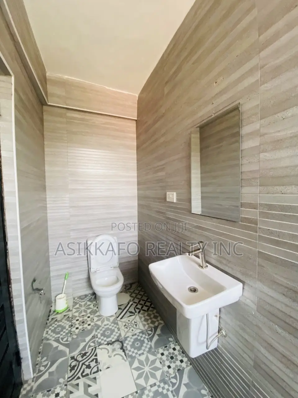 1bdrm Apartment in Community 18, Spintex for rent
