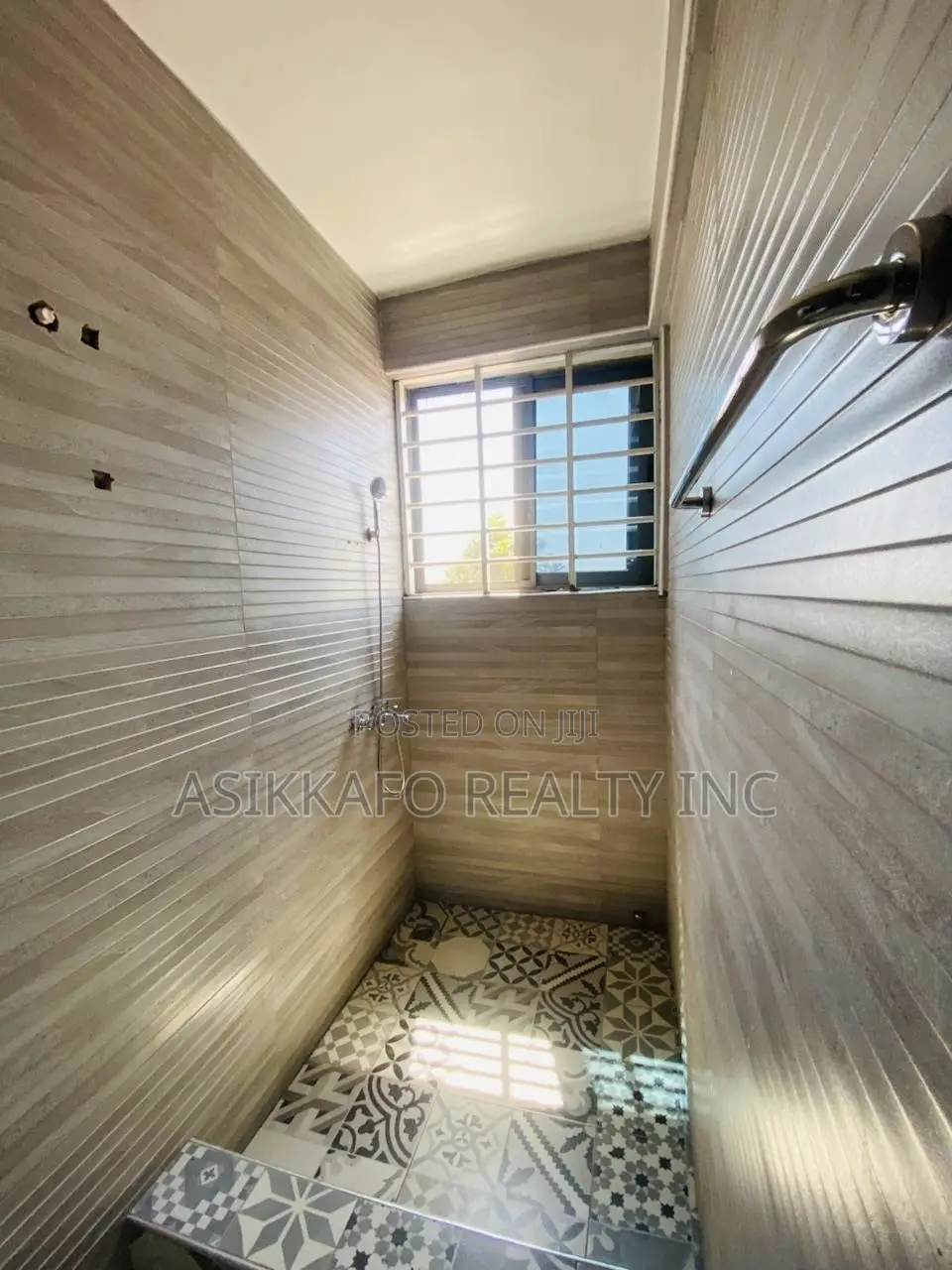 1bdrm Apartment in Community 18, Spintex for rent