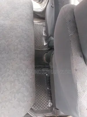 Toyota Vitz 1.0 FWD 5dr 2010 Silver