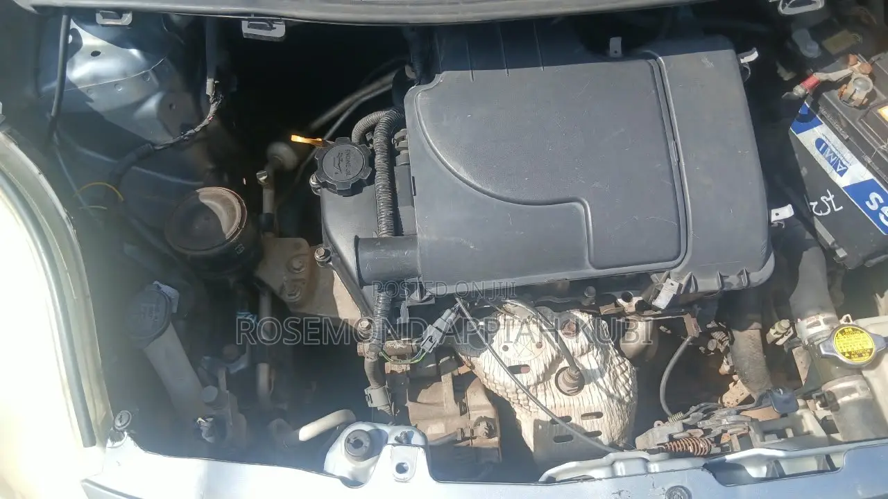 Toyota Vitz 1.0 FWD 5dr 2010 Silver