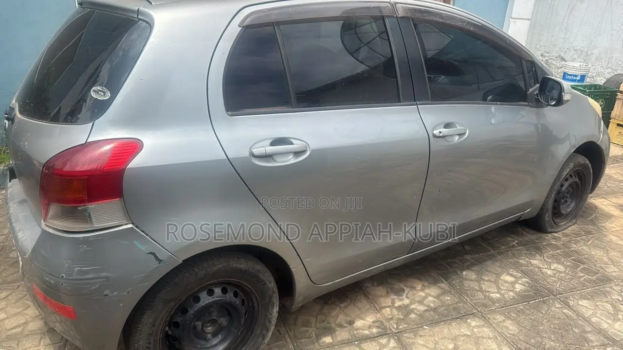 Toyota Vitz 1.0 FWD 5dr 2010 Silver