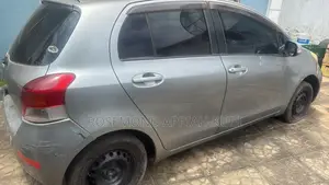 Toyota Vitz 1.0 FWD 5dr 2010 Silver
