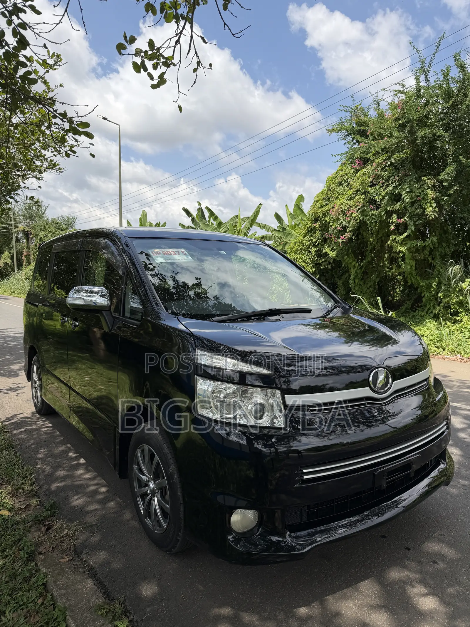 Toyota Voxy X 4WD 8-Seater 2013 Black