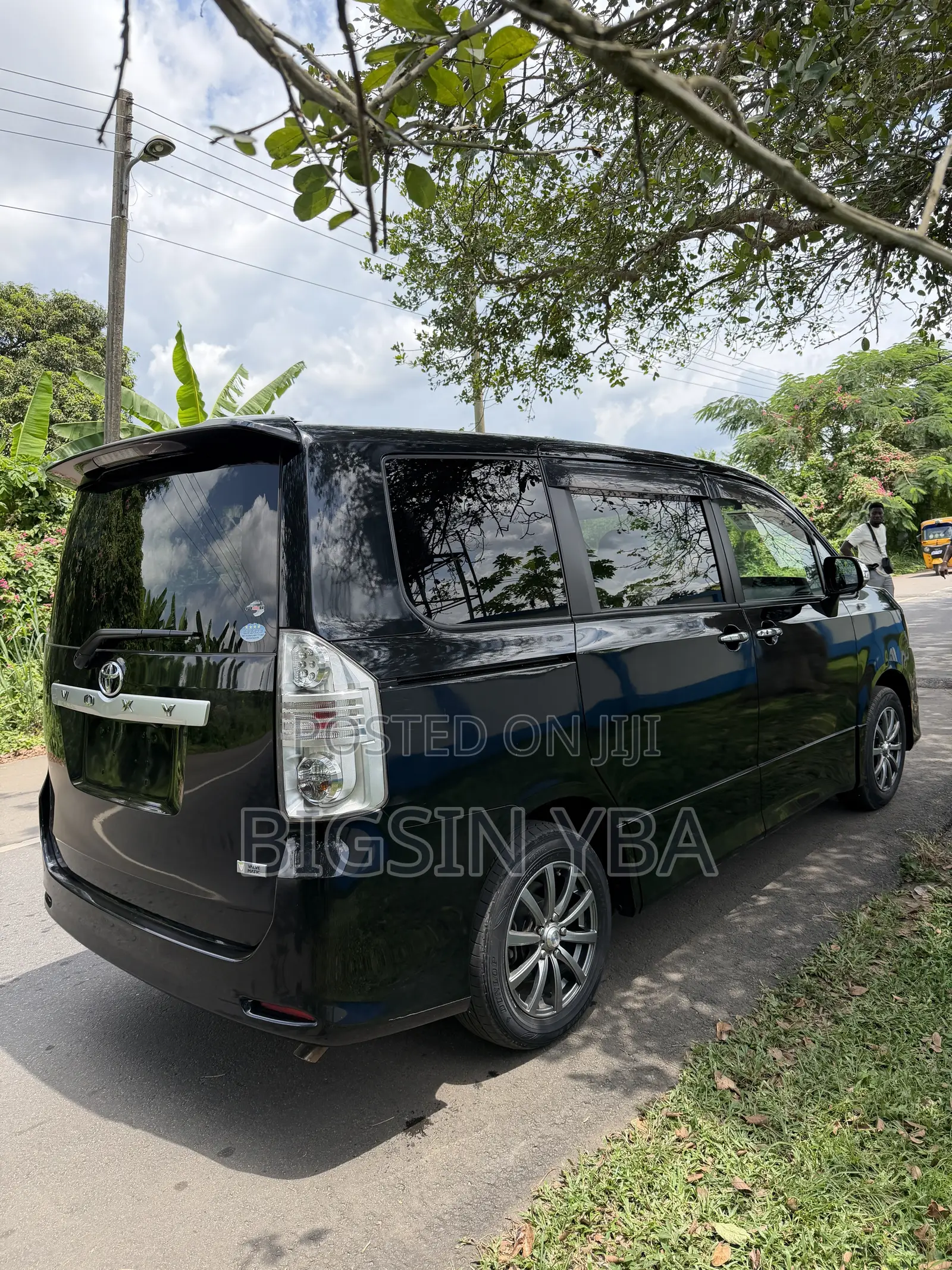 Toyota Voxy X 4WD 8-Seater 2013 Black