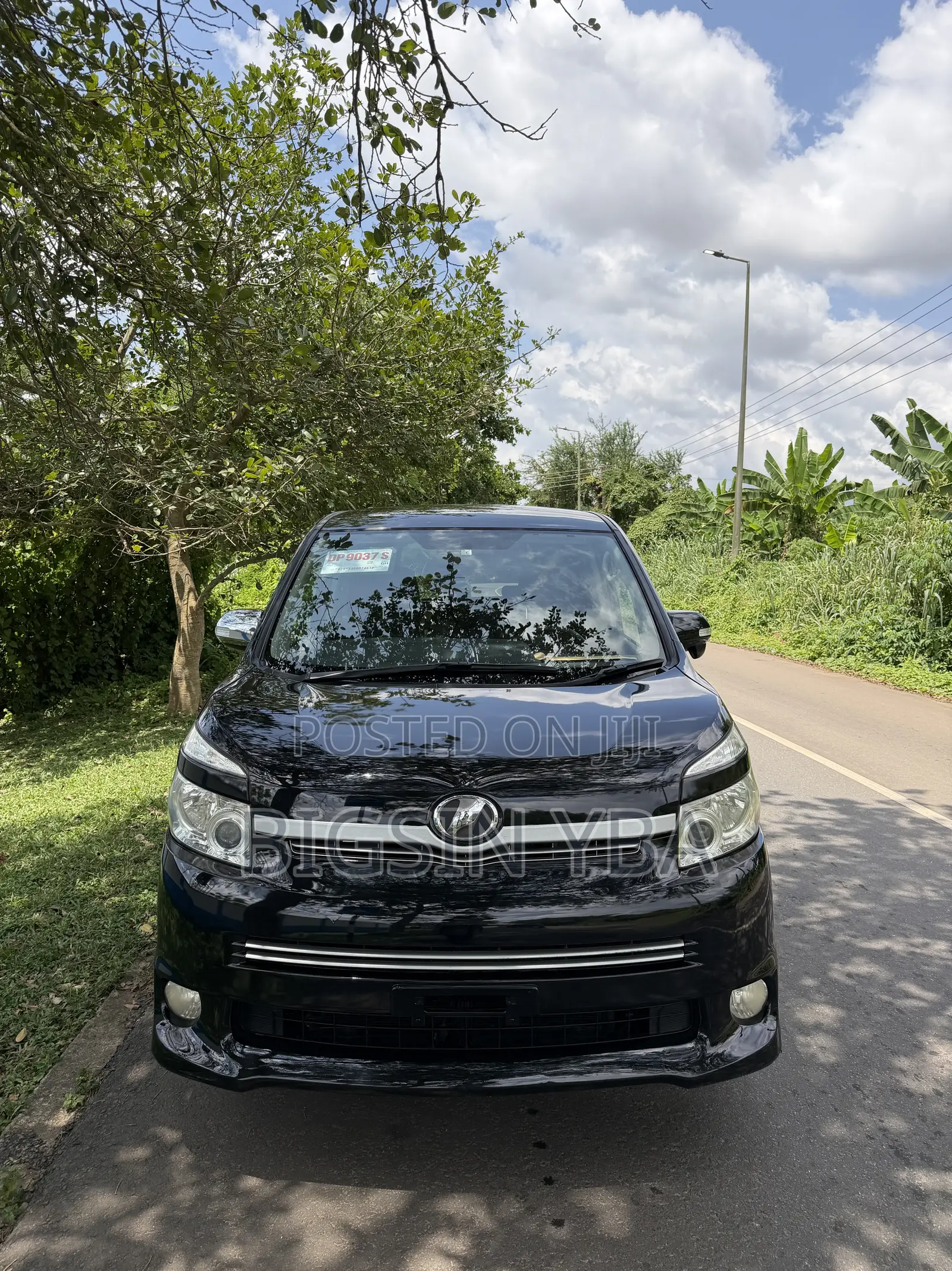 Toyota Voxy X 4WD 8-Seater 2013 Black