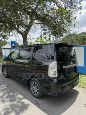 Toyota Voxy X 4WD 8-Seater 2013 Black