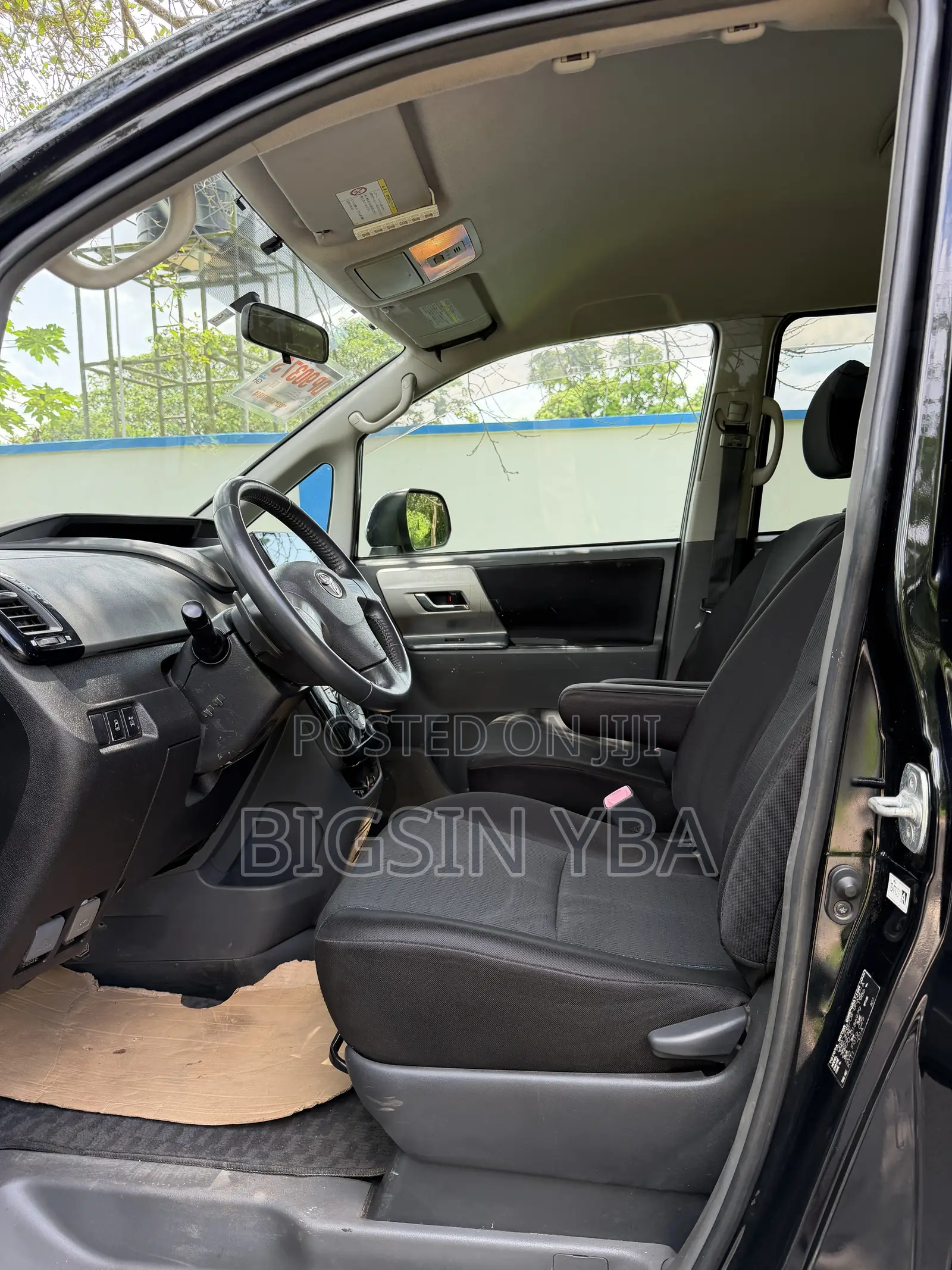 Toyota Voxy X 4WD 8-Seater 2013 Black