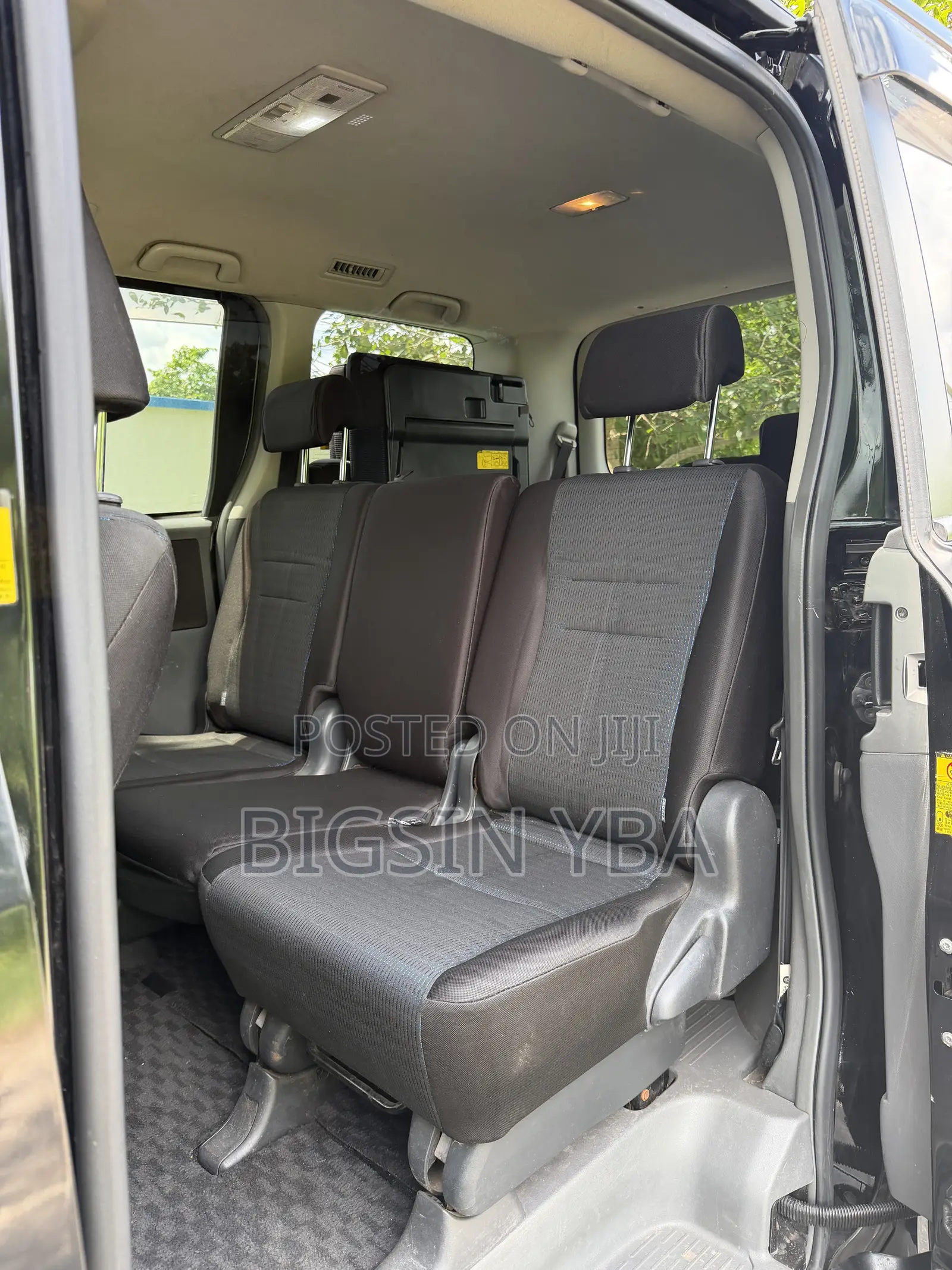 Toyota Voxy X 4WD 8-Seater 2013 Black