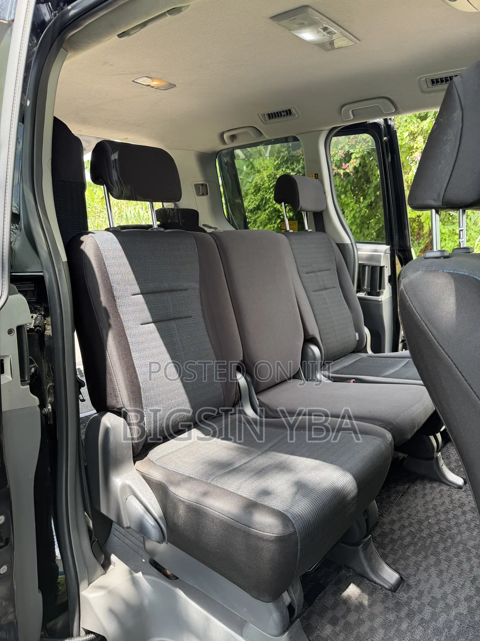 Toyota Voxy X 4WD 8-Seater 2013 Black