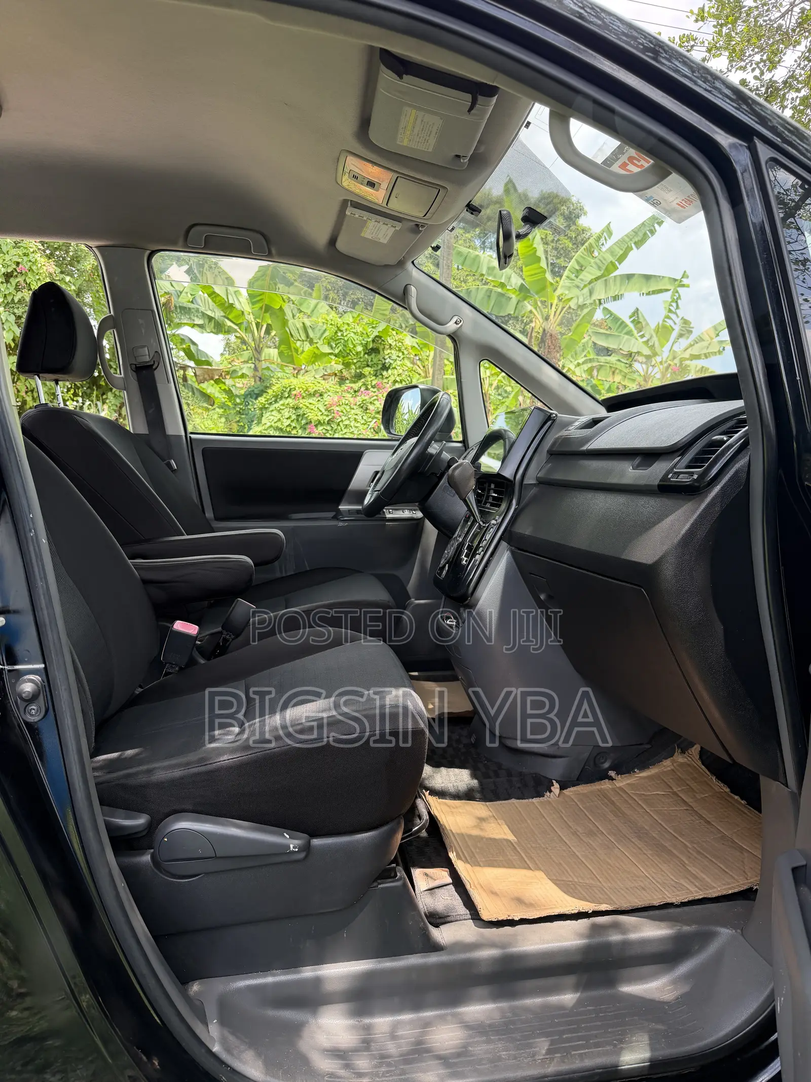 Toyota Voxy X 4WD 8-Seater 2013 Black