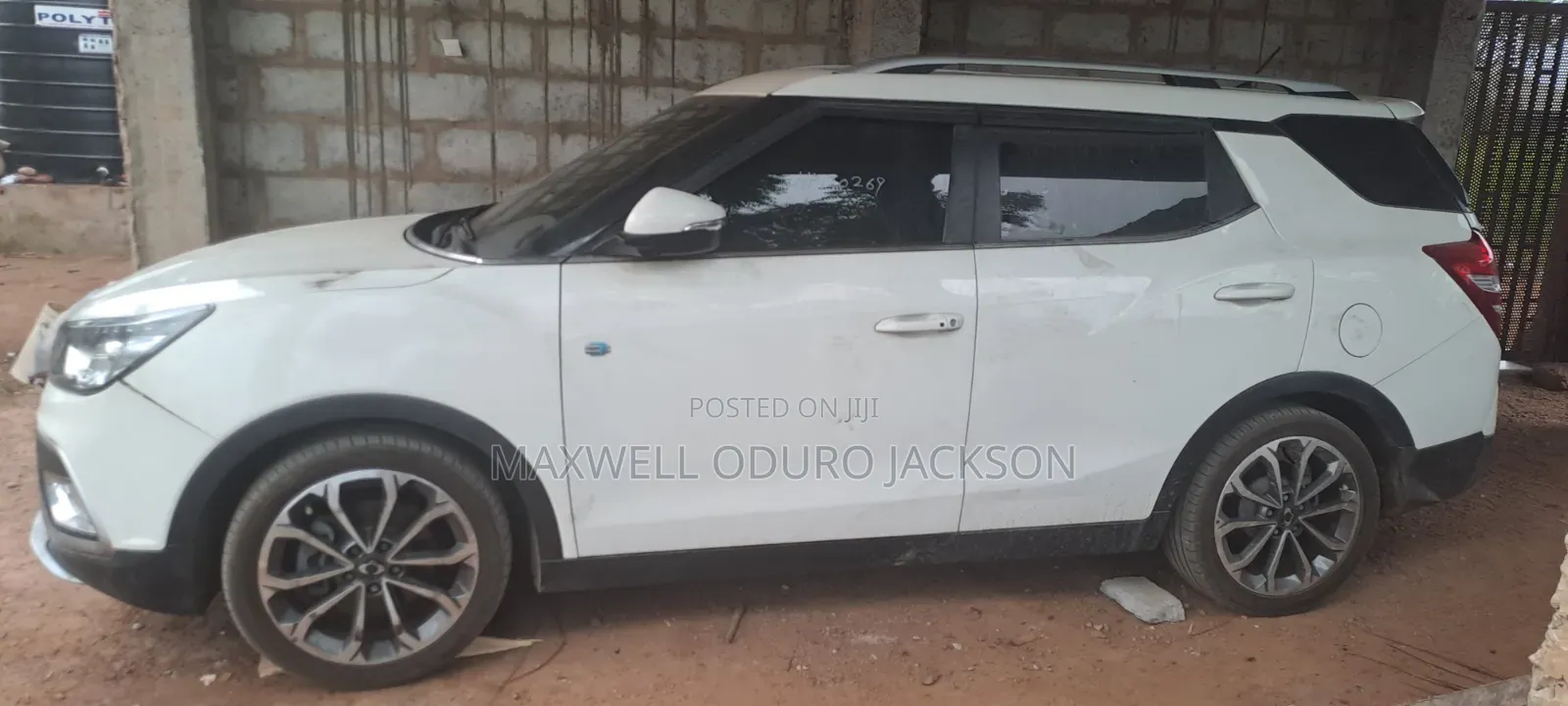 Car ( TIVOLI)