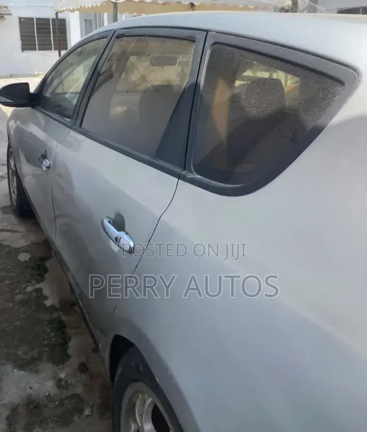 Hyundai Elantra Touring SE Automatic 2011 Silver