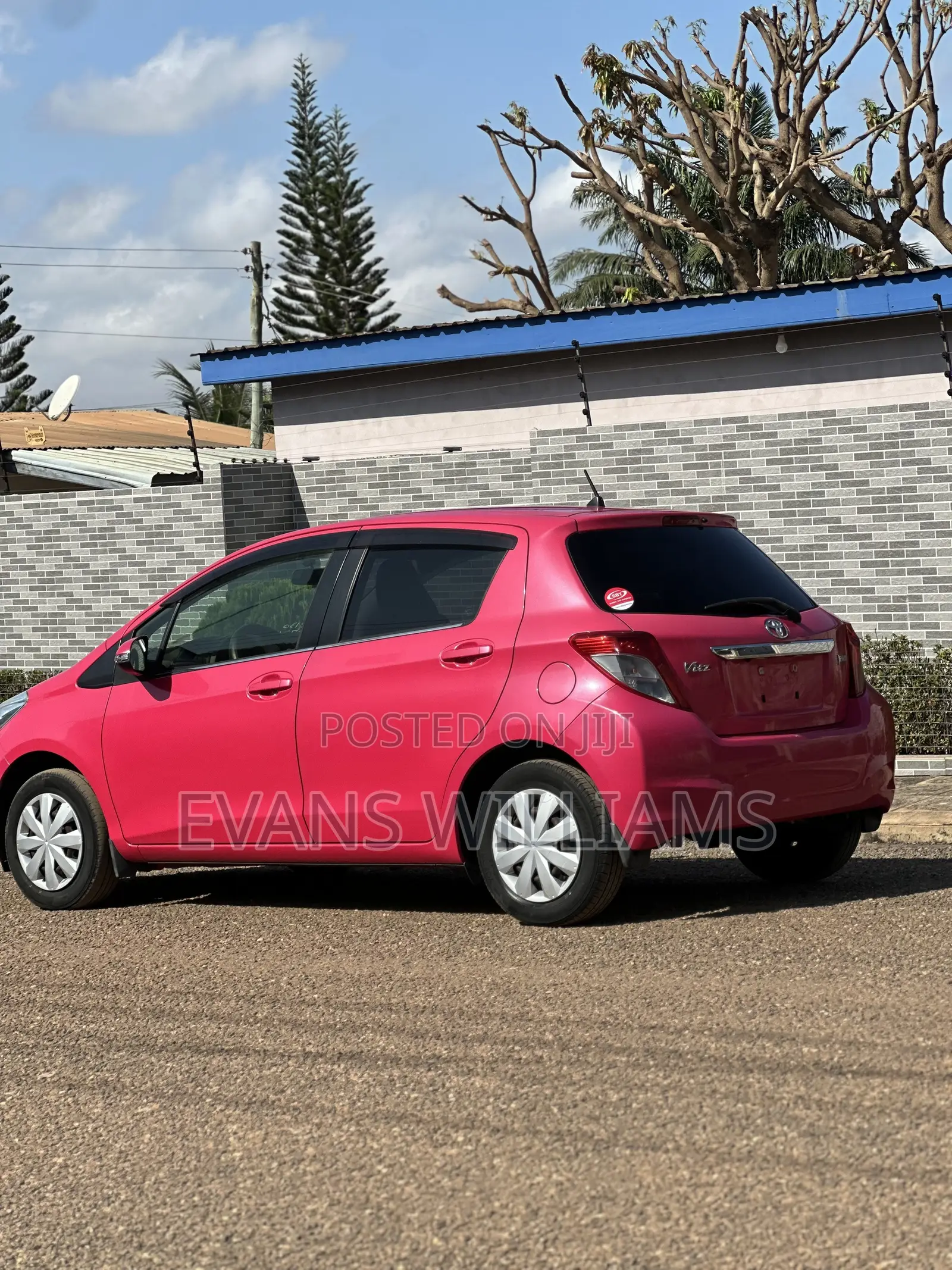 Toyota Vitz 1.3 FWD 5dr 2013 Pink