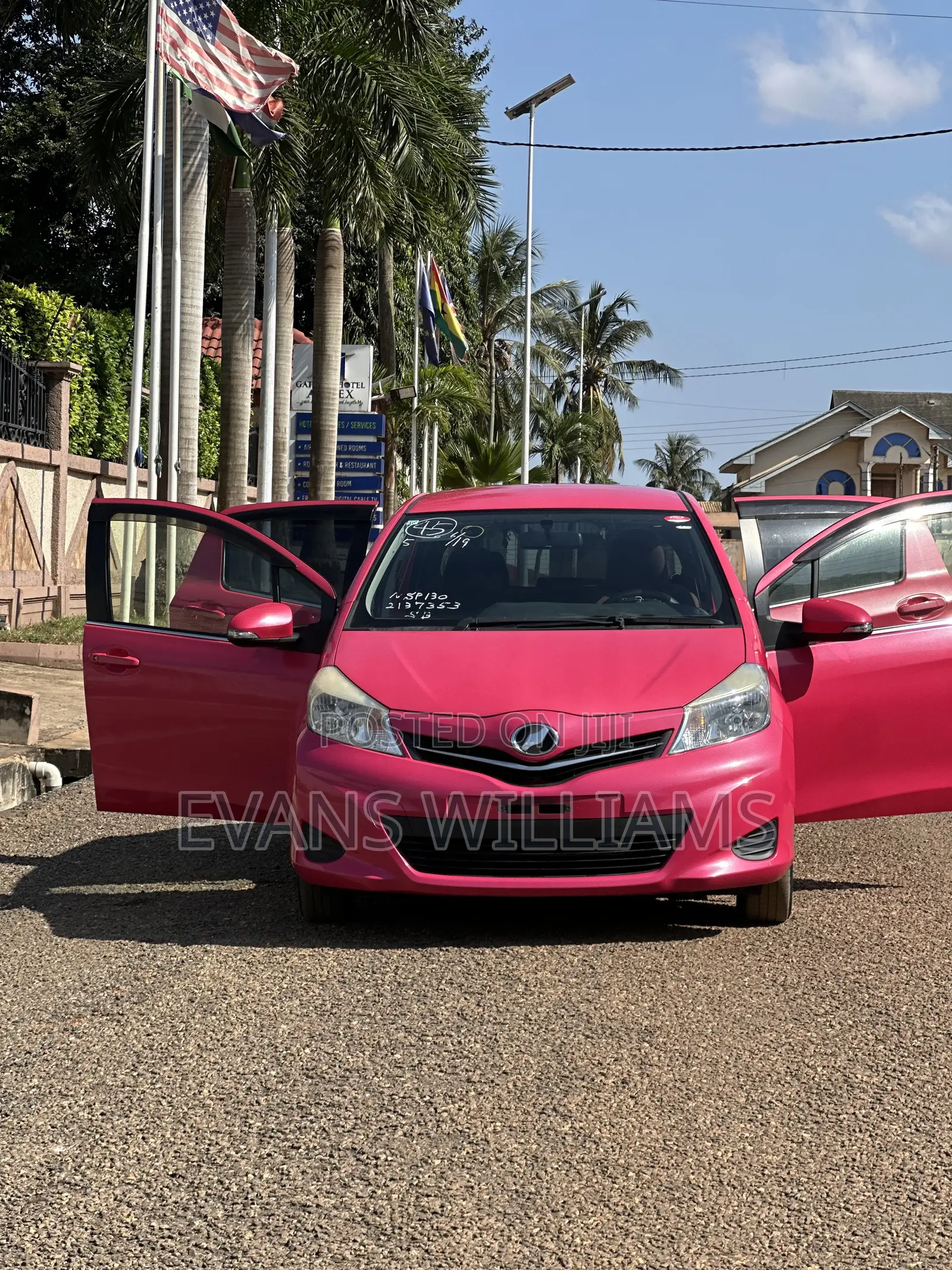 Toyota Vitz 1.3 FWD 5dr 2013 Pink