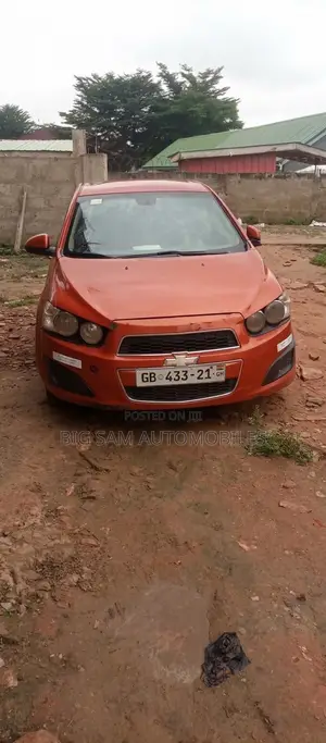 Chevrolet Sonic 2013 Orange