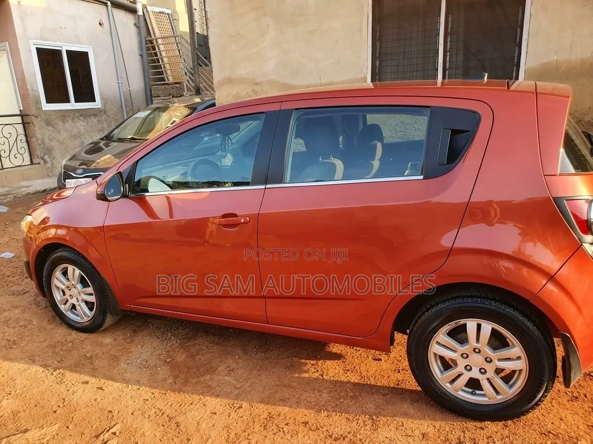 Chevrolet Sonic 2013 Orange
