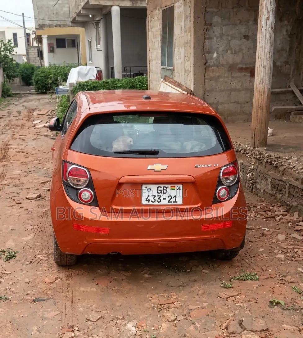 Chevrolet Sonic 2013 Orange