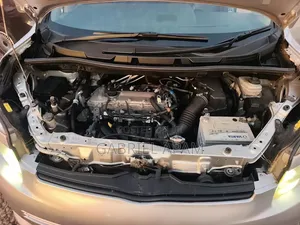 Toyota Voxy 2014 Silver