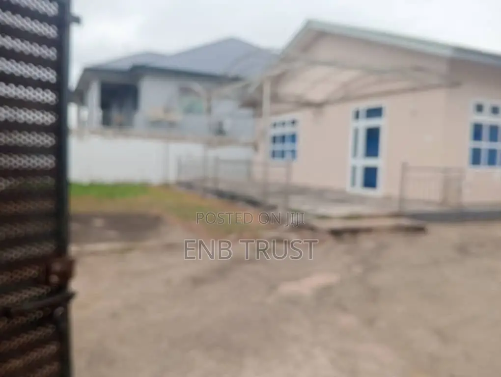 5bdrm House in Tema Community 3 for sale