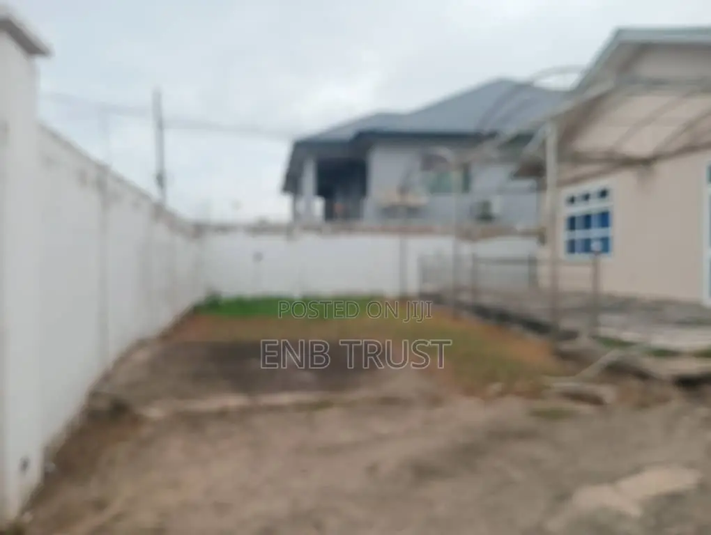 5bdrm House in Tema Community 3 for sale