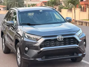 Toyota RAV4 2021 Gray